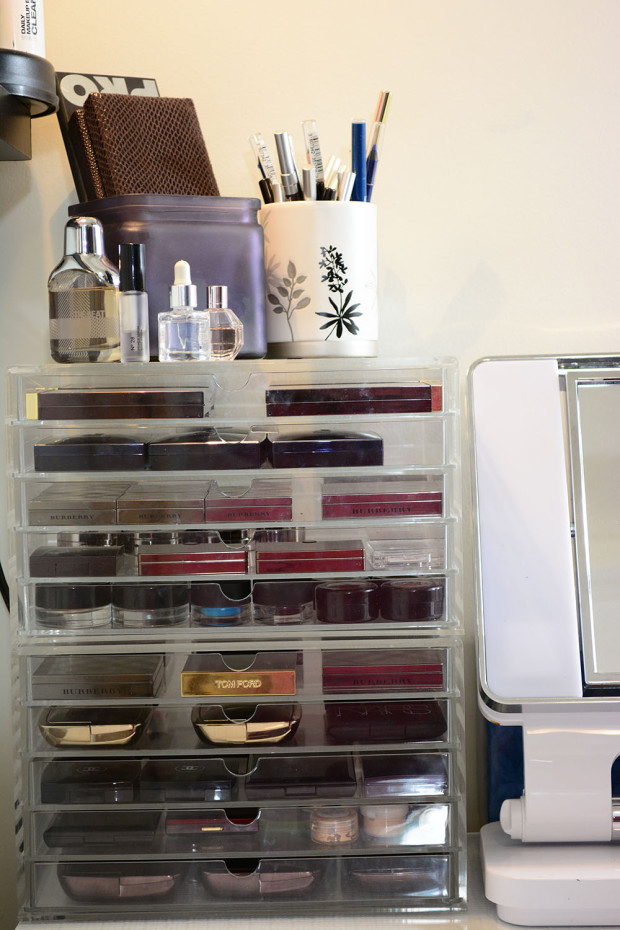 Vanity & makeup storage