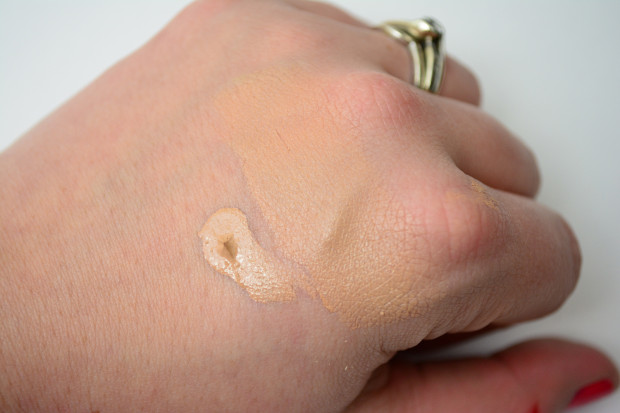 Hourglass Illusion Tinted Moisturizer Light Beige Swatch