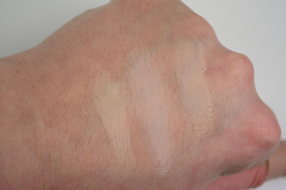 Bobbi Brown Long Wear Cream Eyeshadow in Bone Swatch