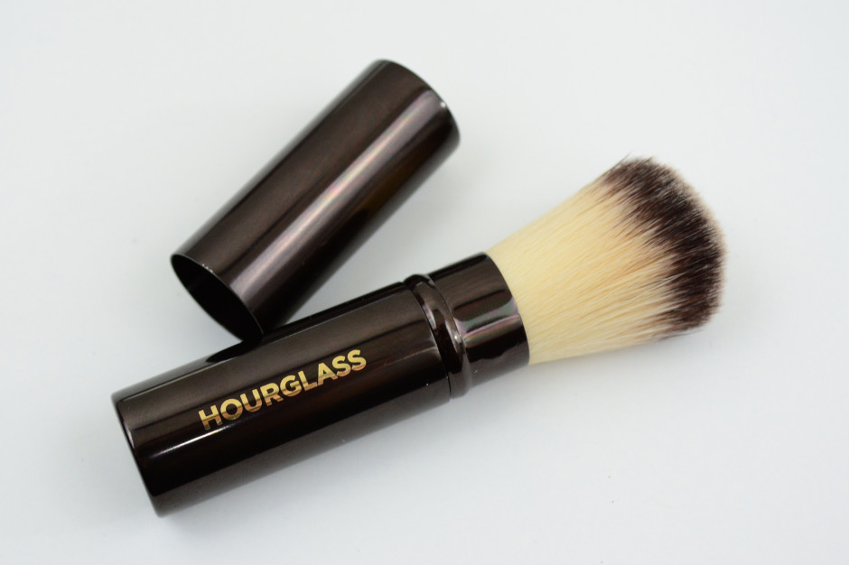 Hourglass Retractable Foundation Brush