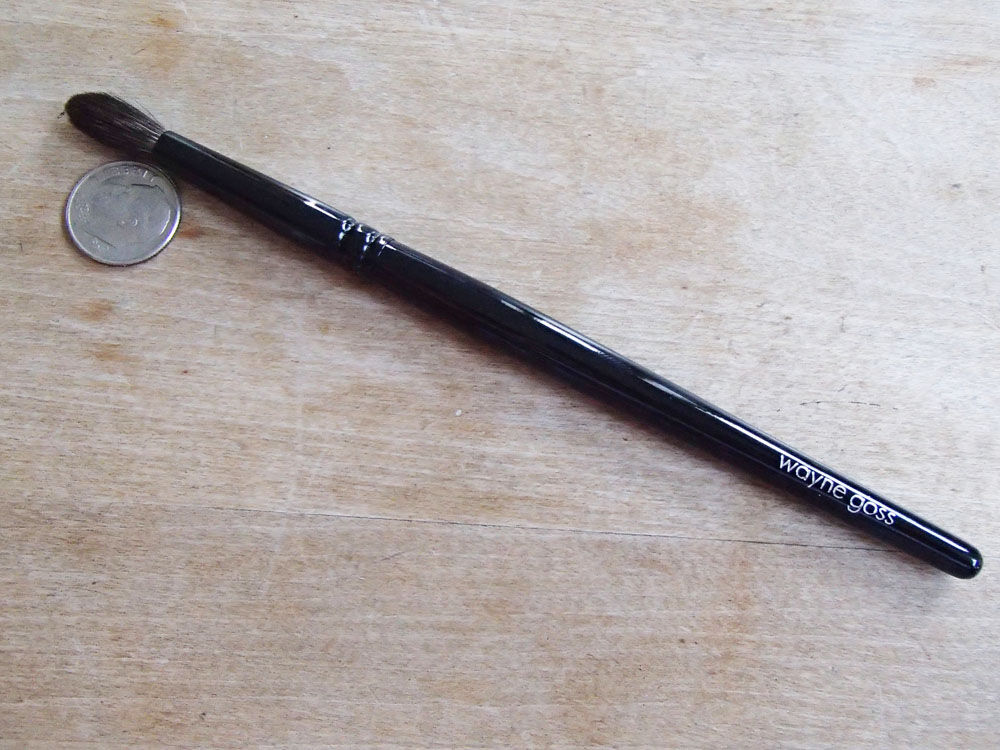 Review: Wayne Goss 04 Medium Pointed Eyeshadow Brush